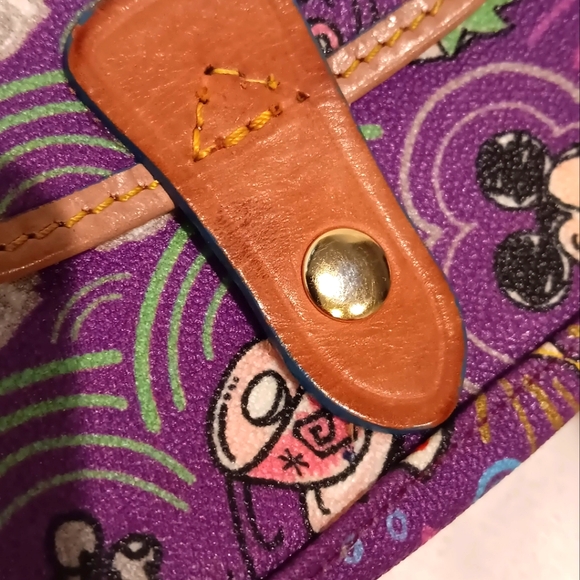USED, DOONEY & BURKE WALT DISNEY WRISTLET. - Picture 2 of 5